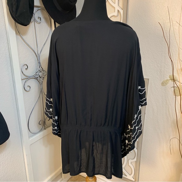 Westbound black with white embroidered design and butterfly wings arms. Size 3X - Picture 5 of 11